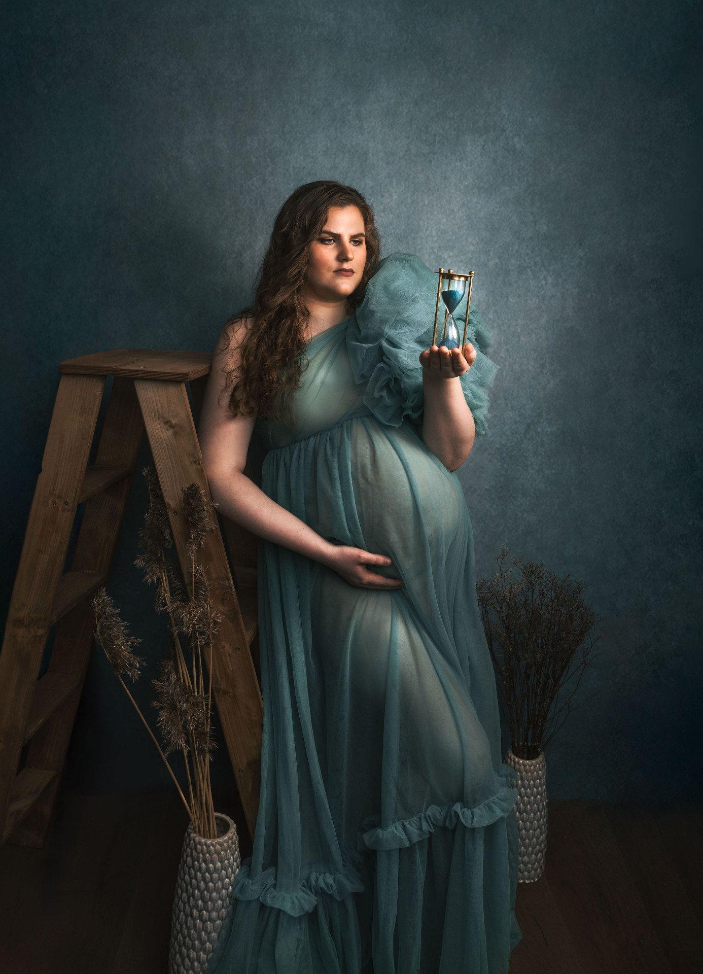 Kreativ gravidfotografering i teal