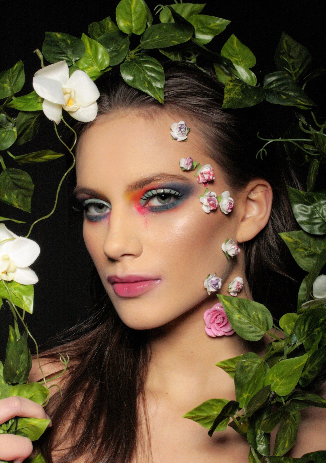 Kreativ makeup med blommor
